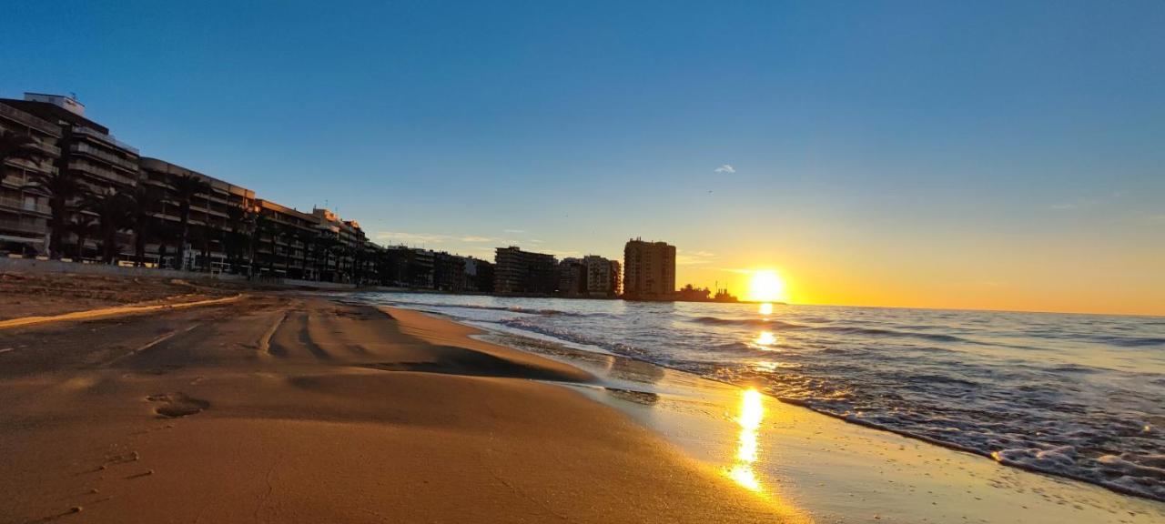 Beachside Apartment In Торрев'єха Екстер'єр фото