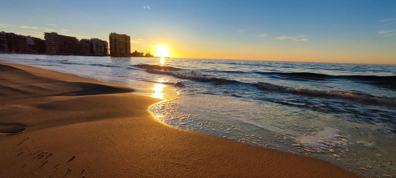 Beachside Apartment In Торрев'єха Екстер'єр фото